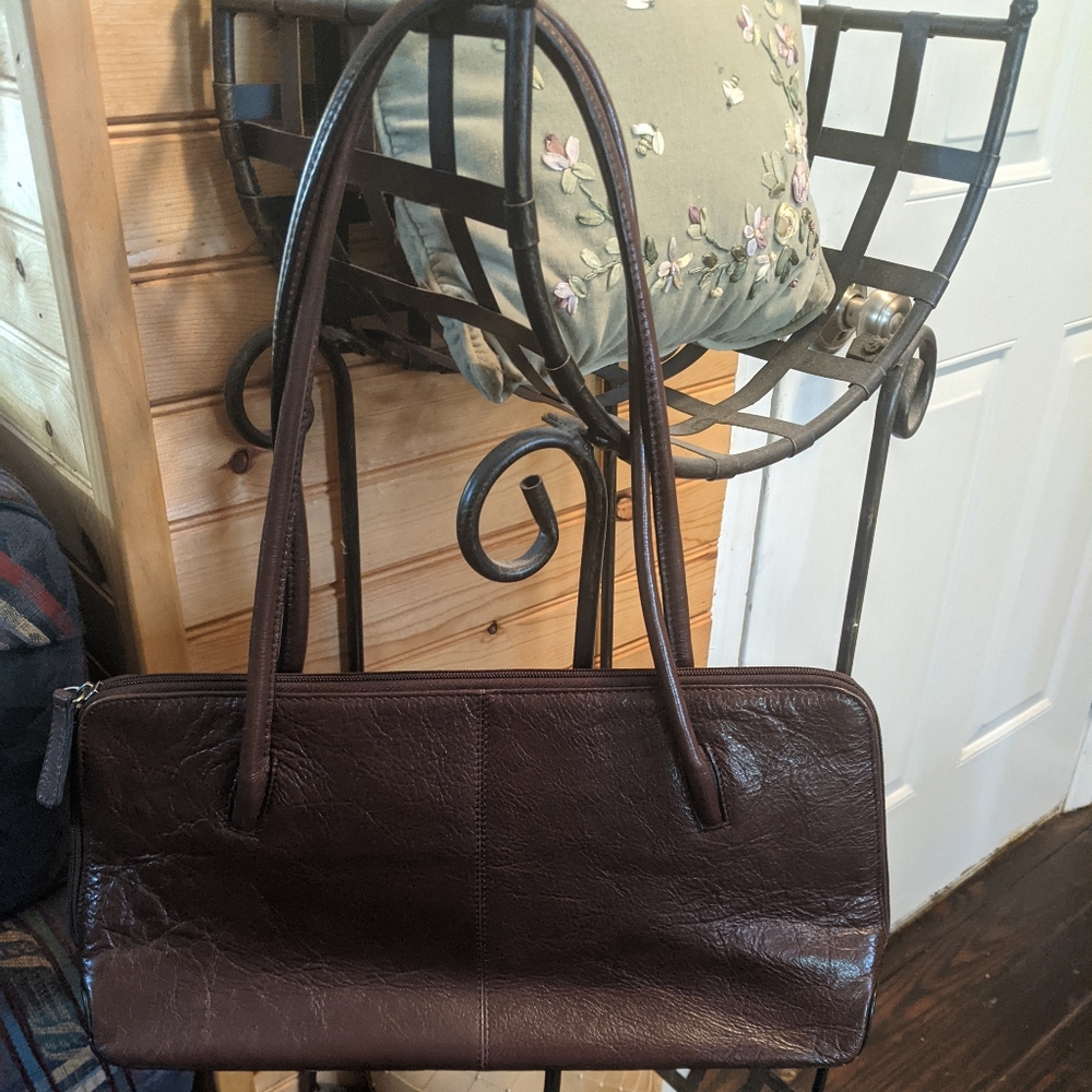 Wilson footed leather tote